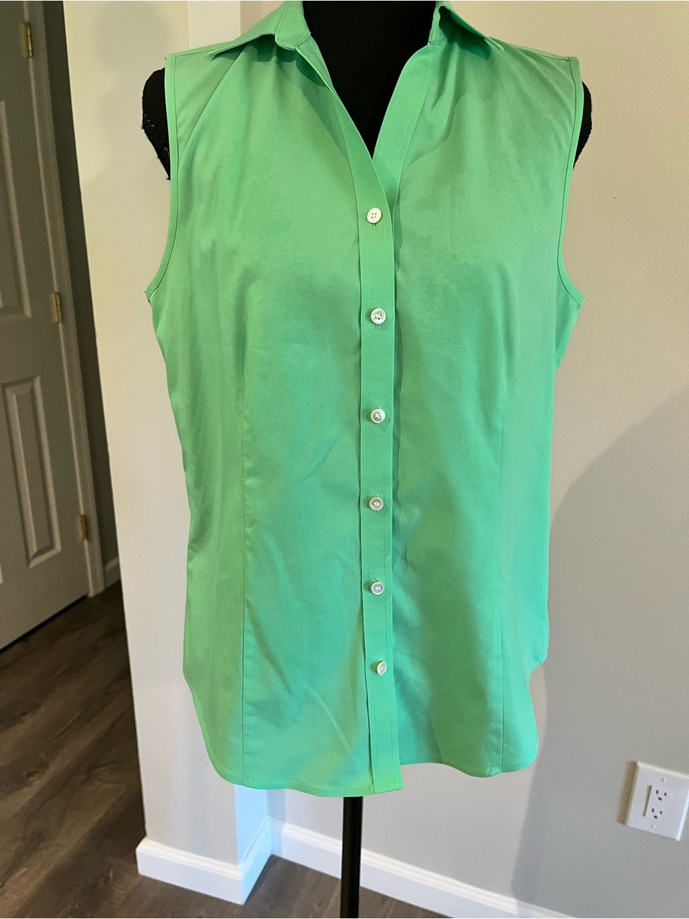 Talbots Sleeveless Button Front Blouse Green Size 6